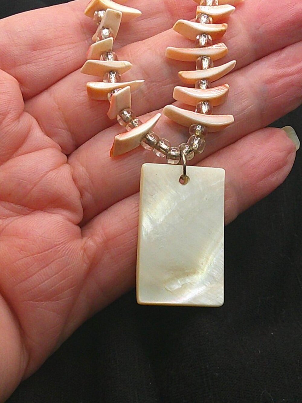 Pink shell Necklace - Picture 2 of 6